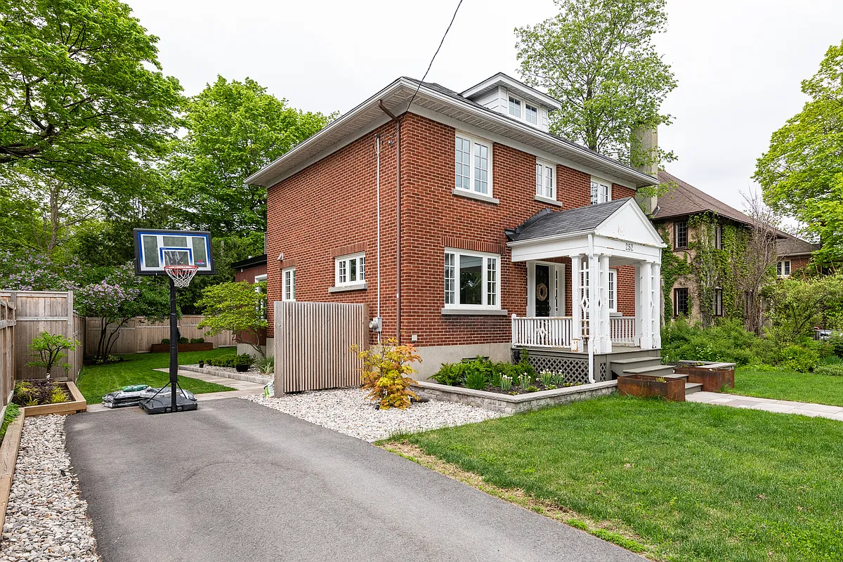 Building Photo - 252 Harmer Ave S