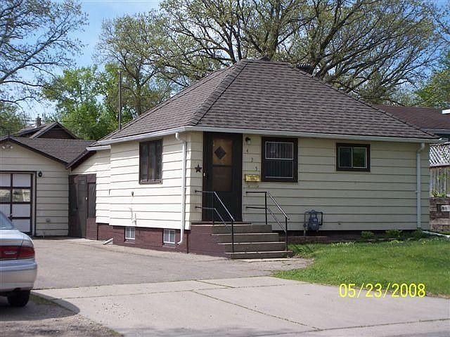 2nd image of 425 W 7th Ave