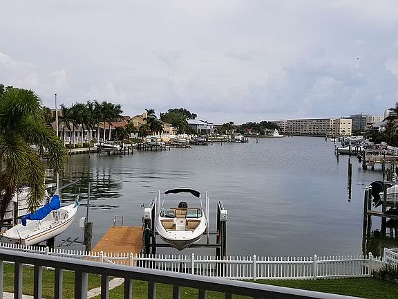 4th image of 2844 Seabreeze Dr S