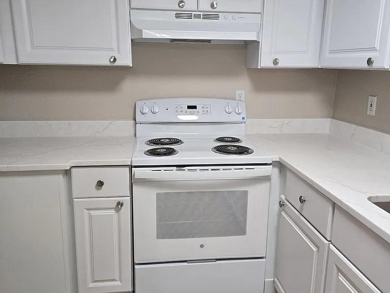 453 Eldridge St — Photo 11