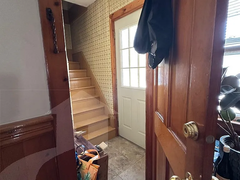 21 Ashland St — Photo 17