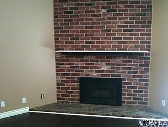 4th image of 923 S Mountain Ave