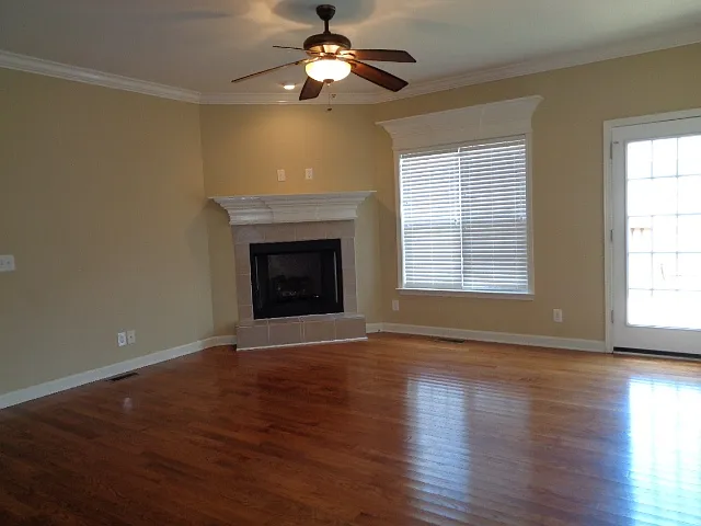 3 bed, 3.5 bath, 2276 sqft, $2,810 — Photo 3
