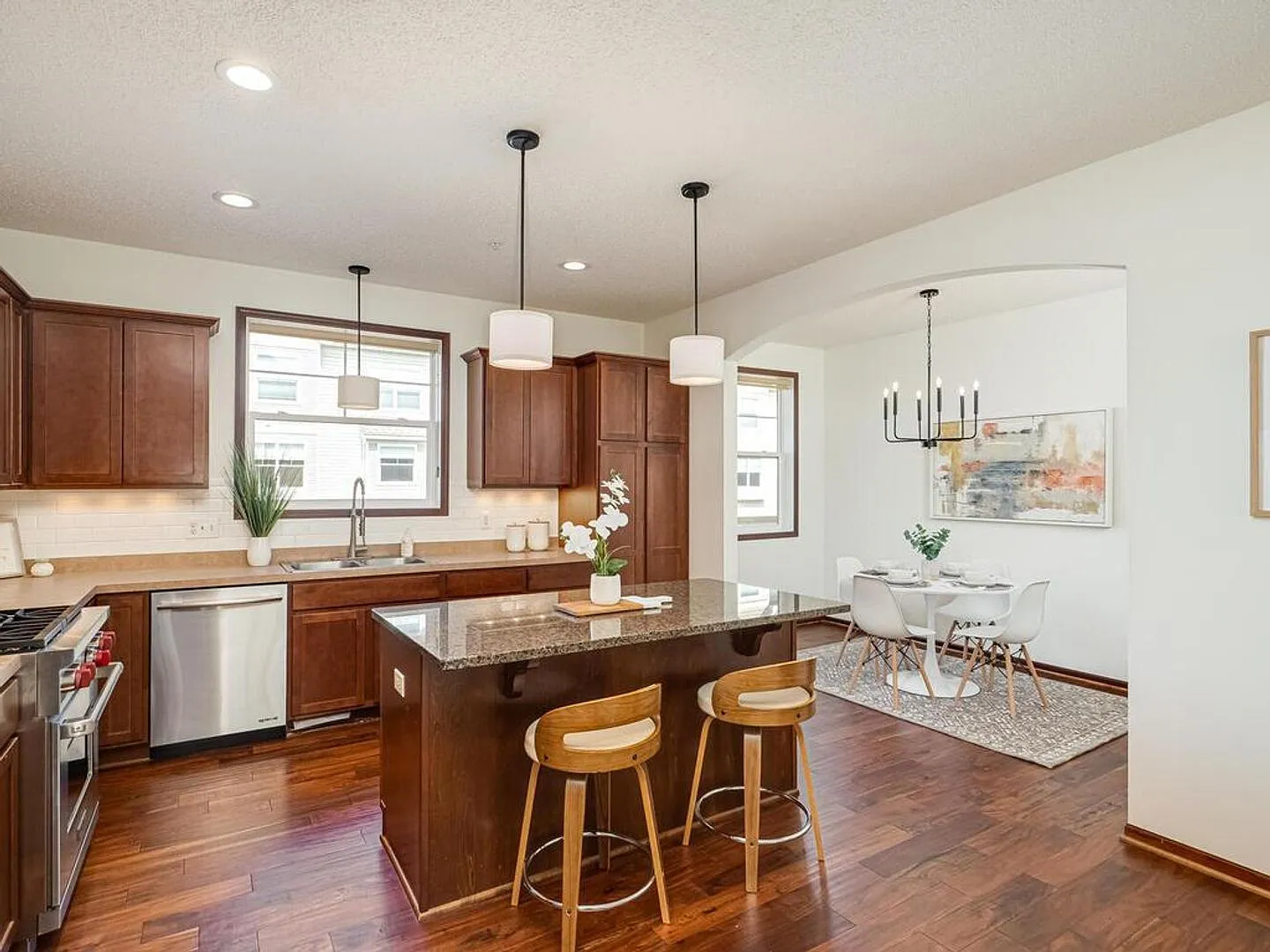 Exceptional Maple Grove 4 bed, 3 bath spacious townhome for rent. — Photo 3