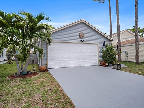 3rd image of 5585 Berry Blossom Way W