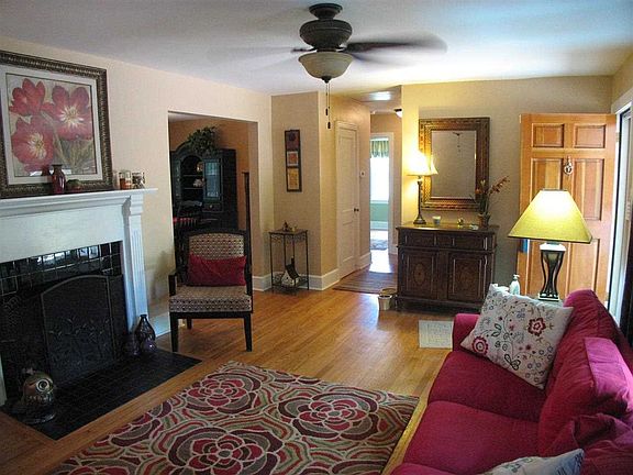 3rd image of 391 Woodside Ln