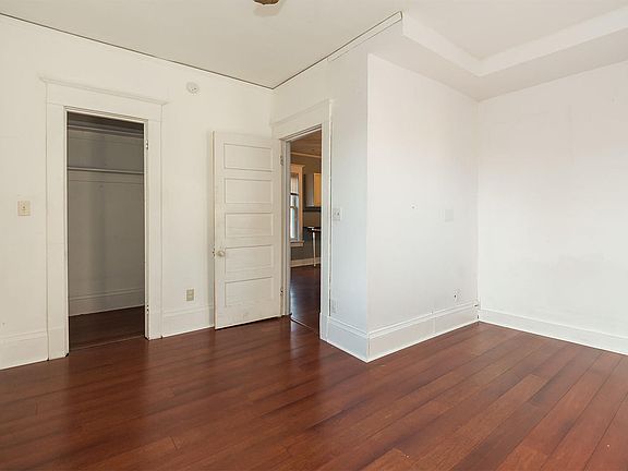 5th image of 1113 E Wright St #1115