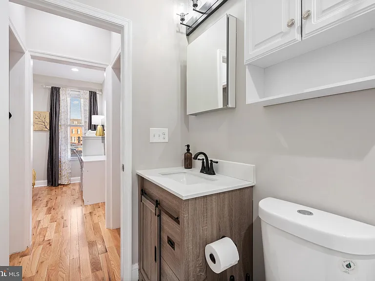 2219 E Chase St — Photo 29