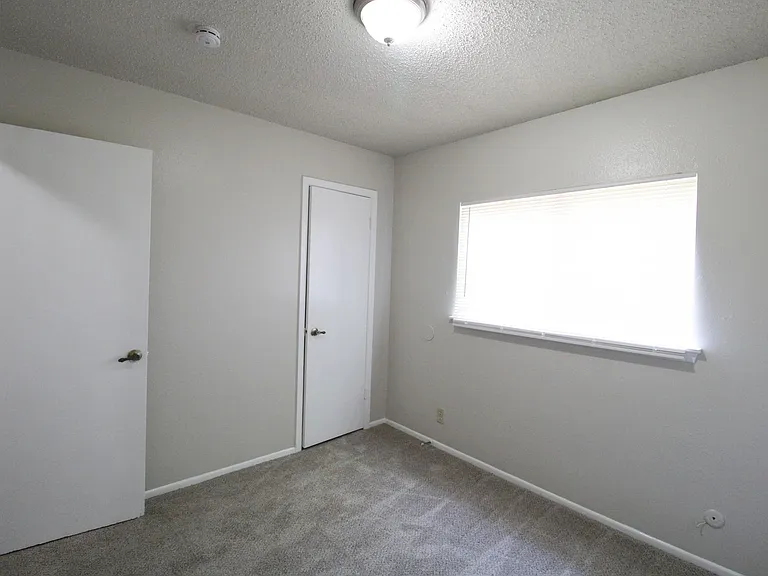 4724 Oakfield Way — Photo 3