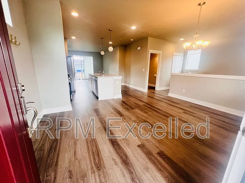 2 bed, 1.5 bath, 1450 sqft, $2,750 — Photo 3