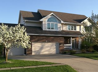 15076 Wildwood Dr, Clive, IA 50325