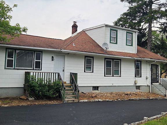 3rd image of 117 Browning Ave