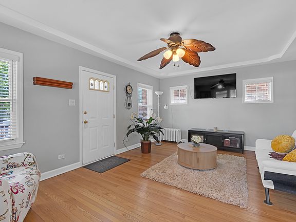 4th image of 6548 N Sayre Ave
