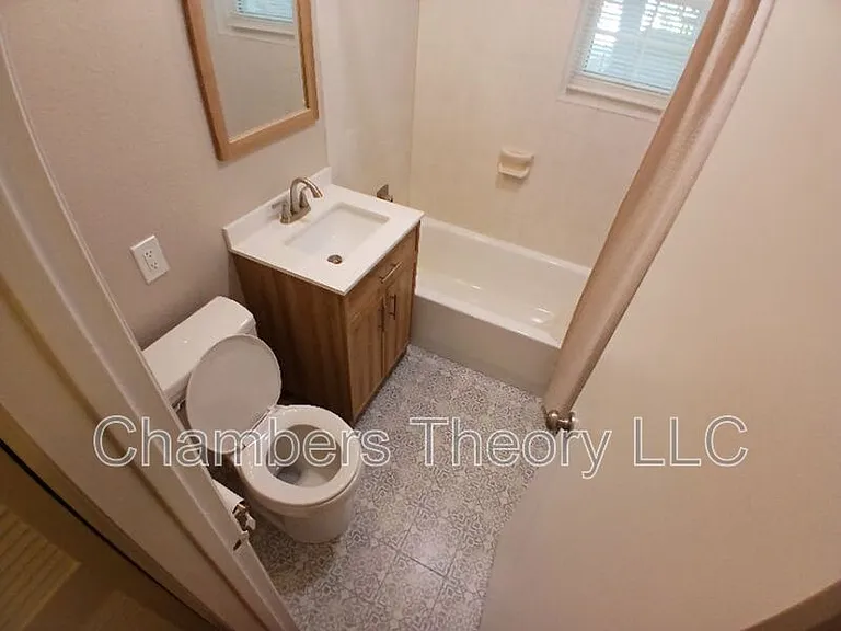 2501D S Walter Reed Dr #D — Photo 8