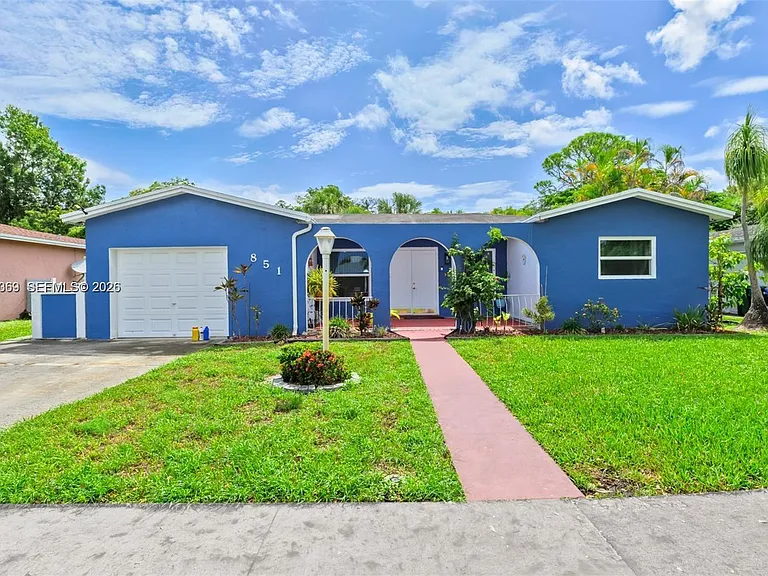 851 SW 49th Ter — Photo 3