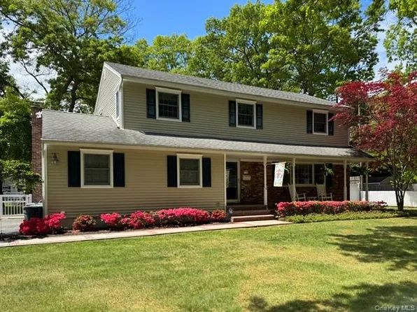 14 Hillside Avenue, Saint James, NY 11780