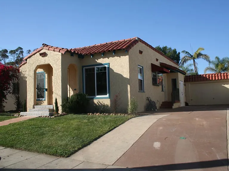 New large driveway/ 1.5 car garage