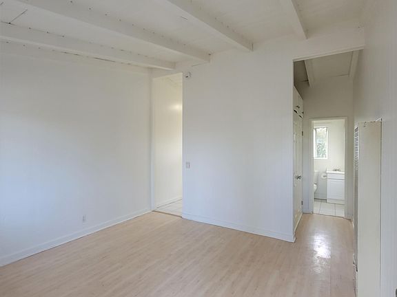2nd image of 5915 Hazeltine Ave #5