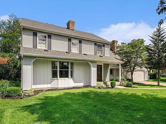 2nd image of 207 Island View Dr