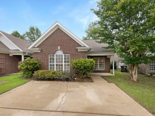 3033 Summit Ln, Fultondale, AL 35068