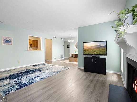 5th image of 5077 Woodridge Way
