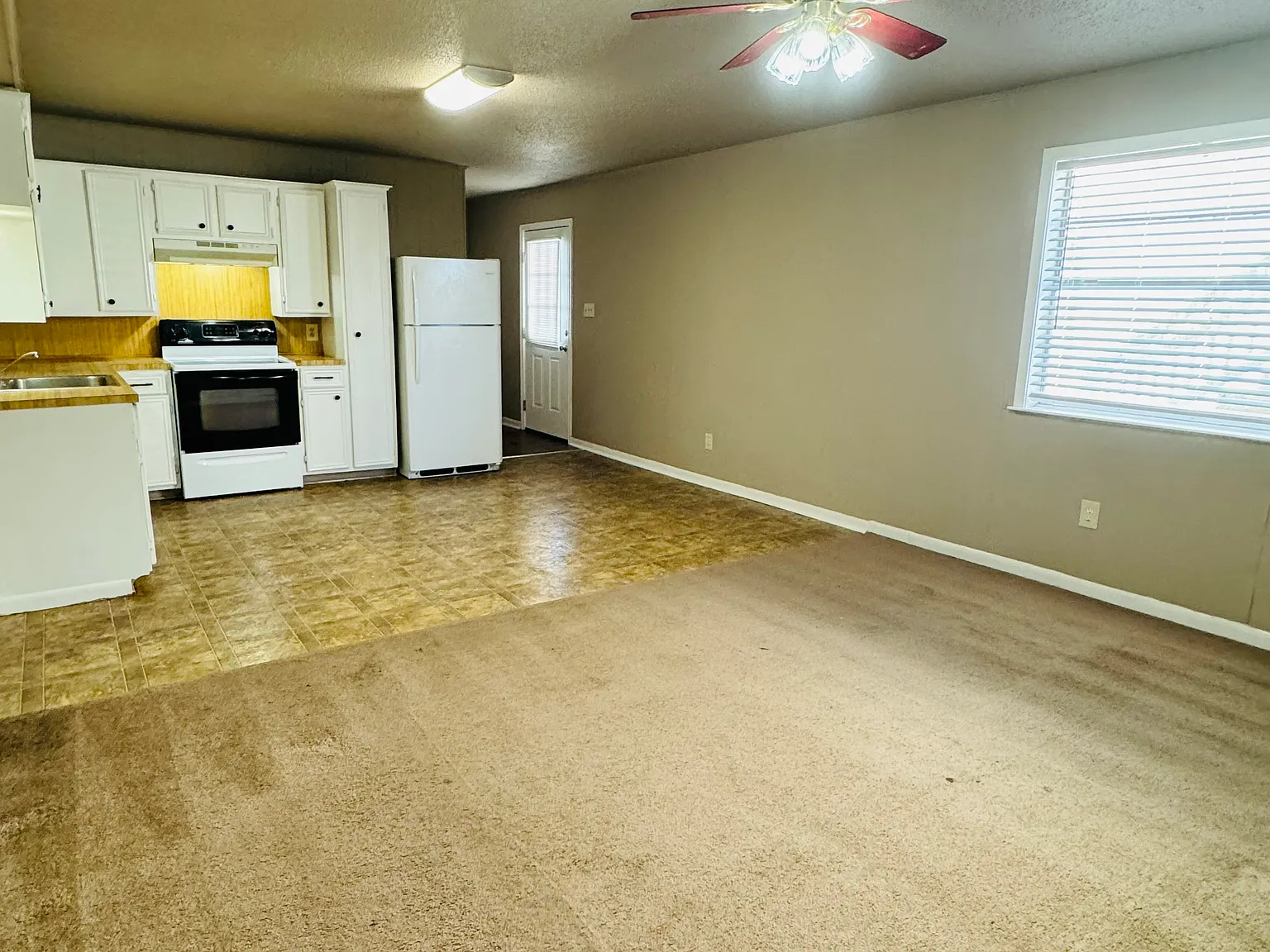 2 bed, 2.0 bath, 930 sqft, $825 — Photo 3