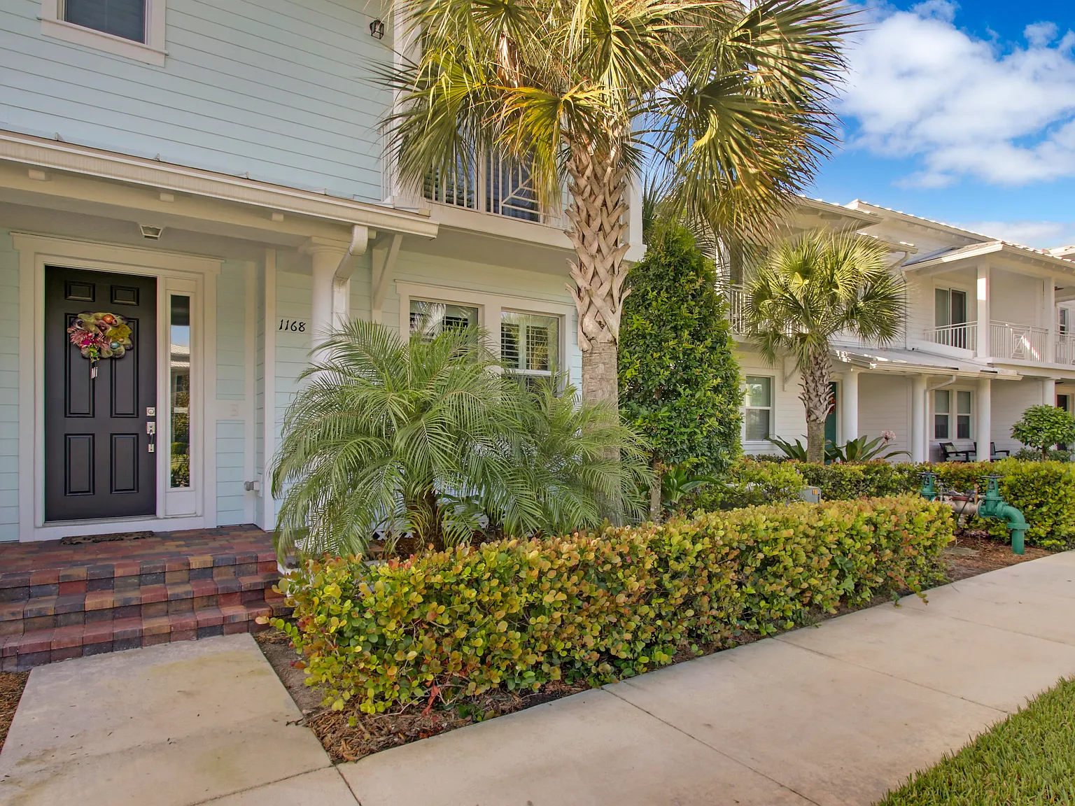 3 bed, 2.5 bath, 1601 sqft, $3,400 — Photo 2