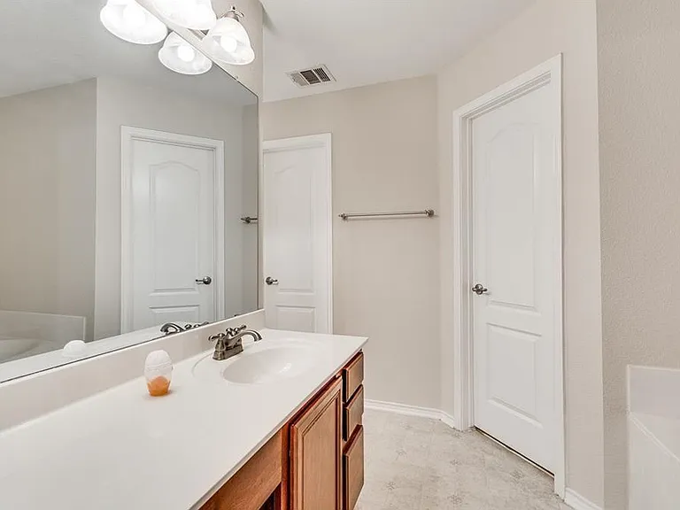 524 Castebar Dr — Photo 15