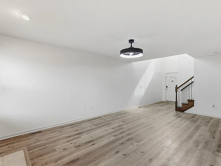 6650 Chandler Dr — Photo 4