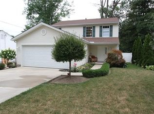 5594 Walnut St, Mentor On The Lake, OH