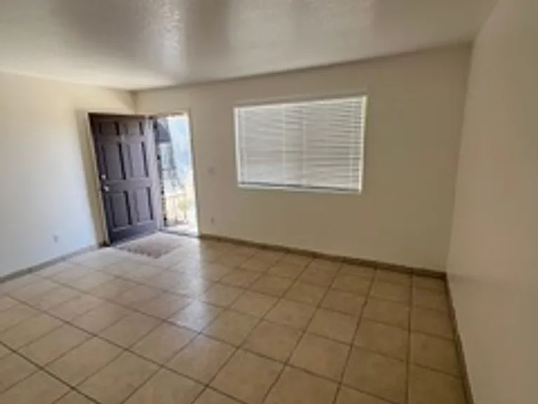 699 W Ray Rd — Photo 2