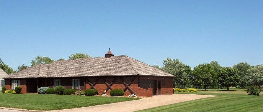 917 Country Club Dr