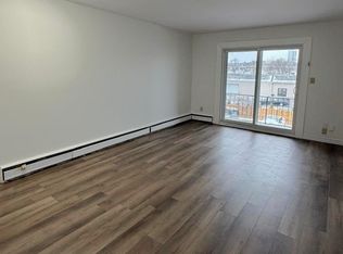 127 Ann St #3, Kitchener, ON N2B1Y2