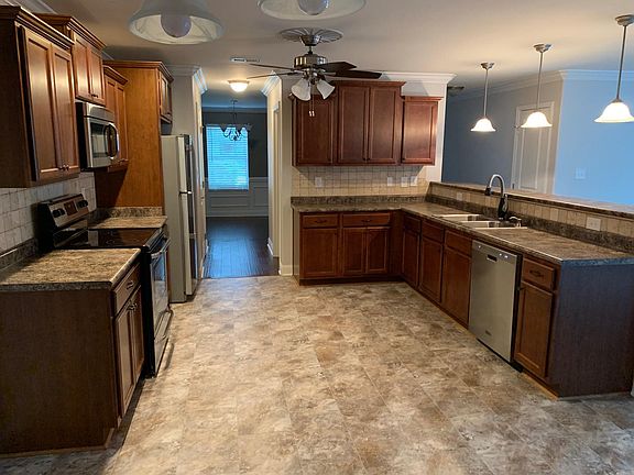 4th image of 188 Moore Farm Cir NW
