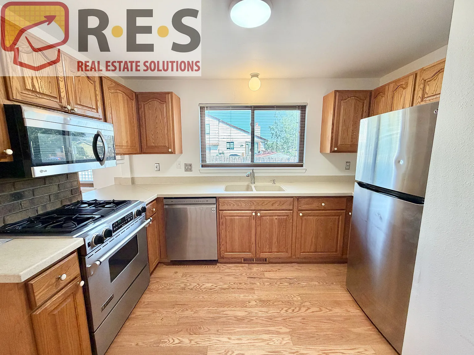 3 bed, 1.5 bath, 1119 sqft, $2,595 — Photo 3