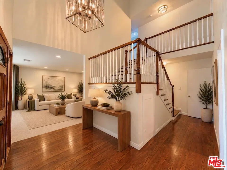 4 bed, 2.5 bath, 2418 sqft, $7,995 — Photo 3