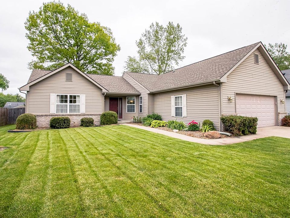 1st image of 608 Bur Oak Ct W
