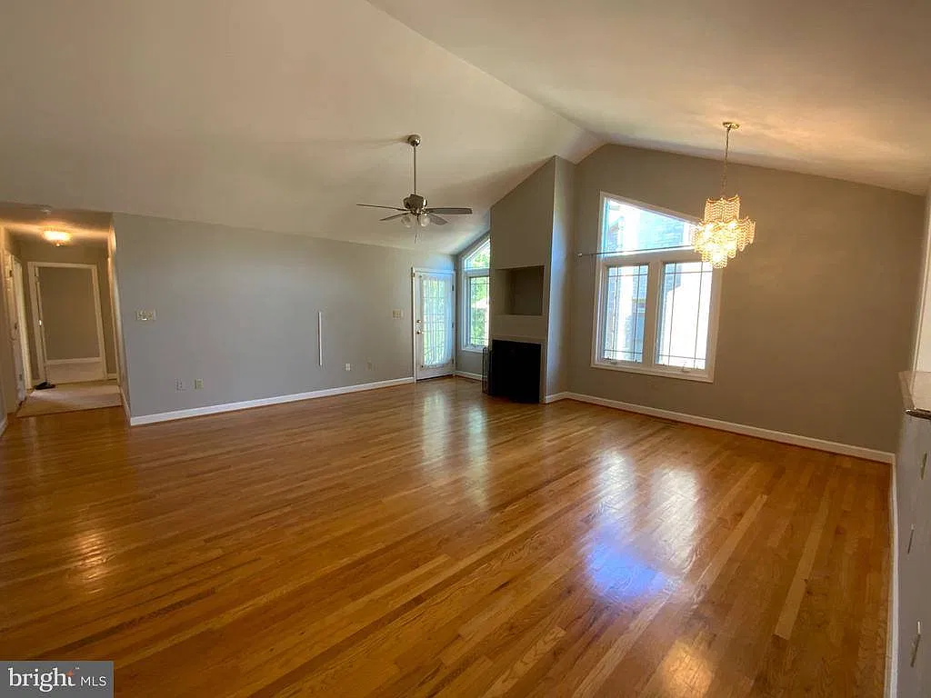 3 bed, 1726 sqft, $2,275 — Photo 2