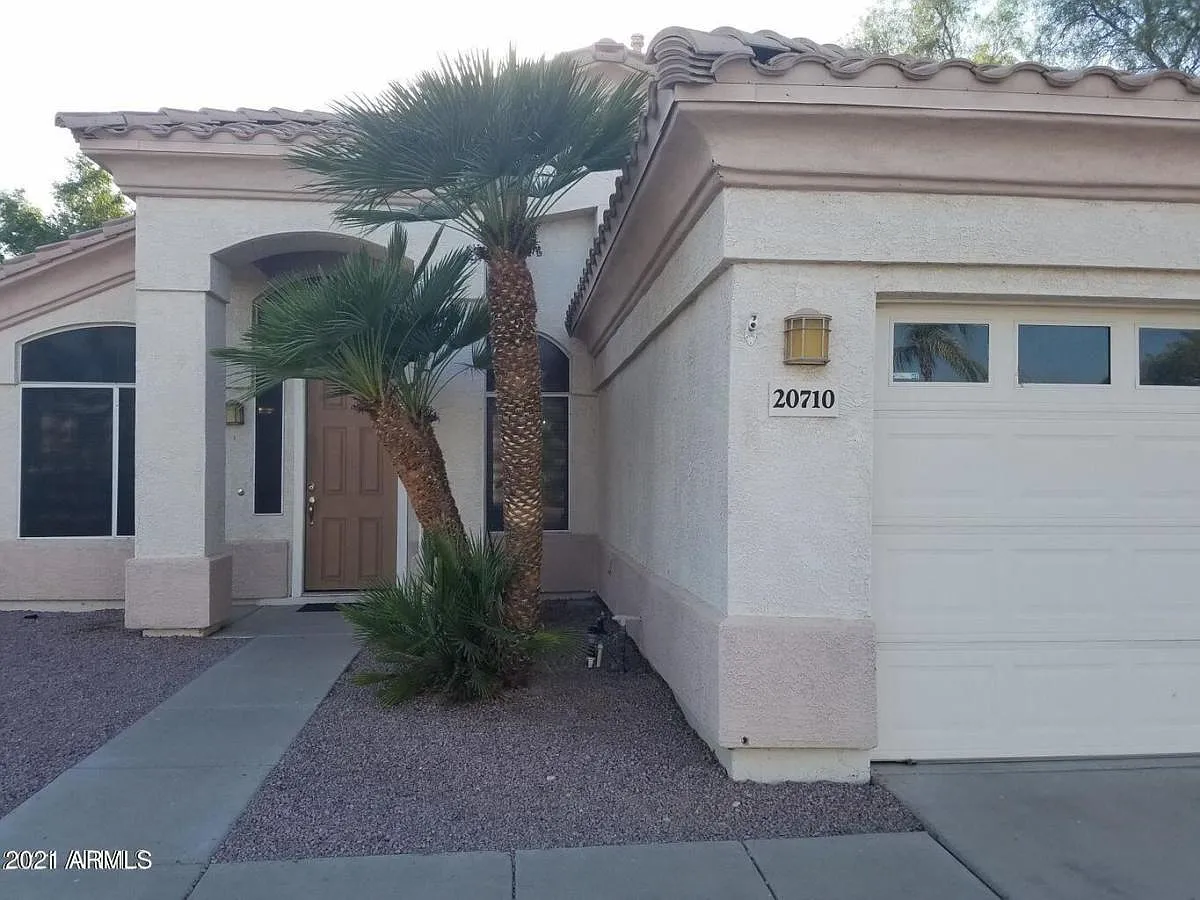 3 bed, 1854 sqft, $2,600 — Photo 2