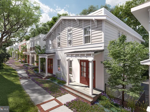 125 Park St NE #B, Vienna, VA 22180