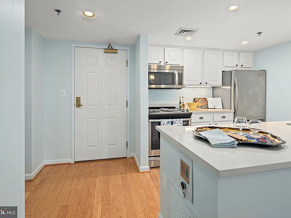5th image of 900 N Taylor St APT 1522