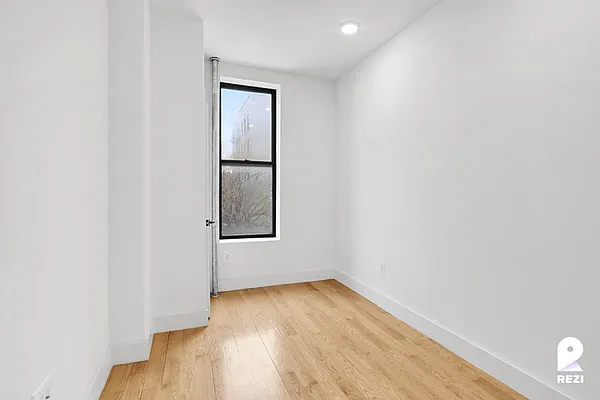 Rented by REZI | media 14