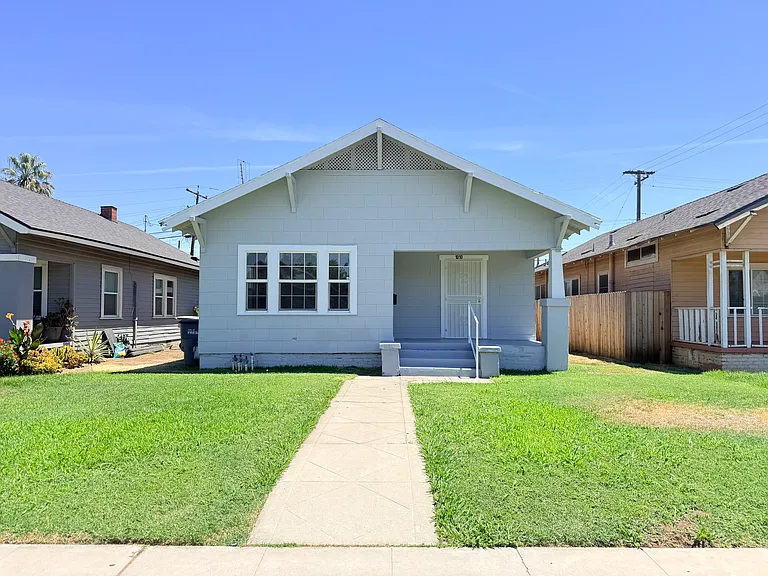 1010 N Roosevelt Ave — Photo 1