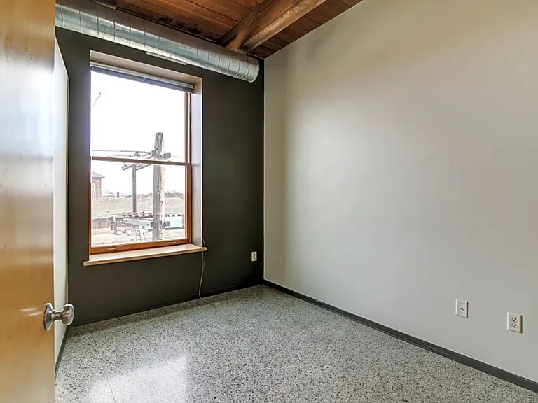 374 5th St N — Photo 31