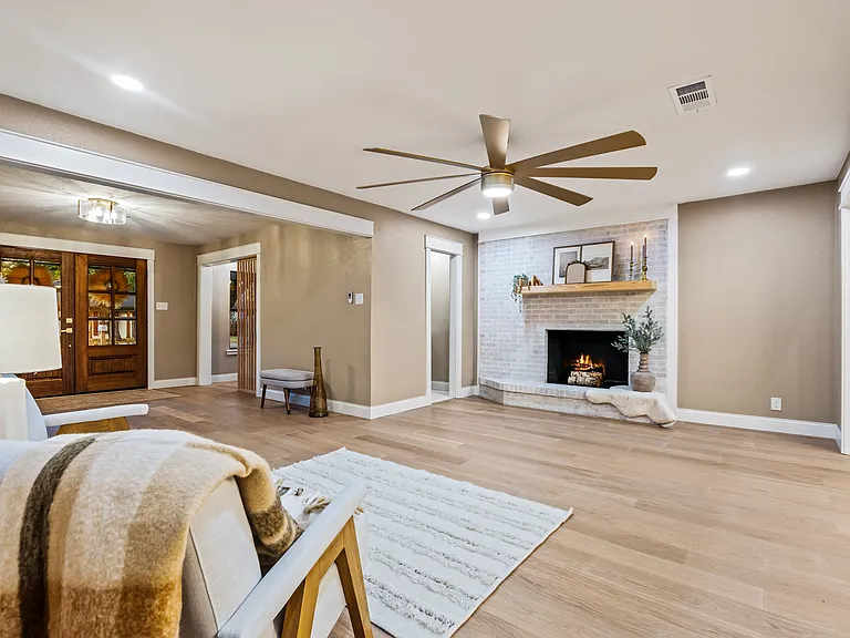 2214 Rex Cruse Dr — Photo 16