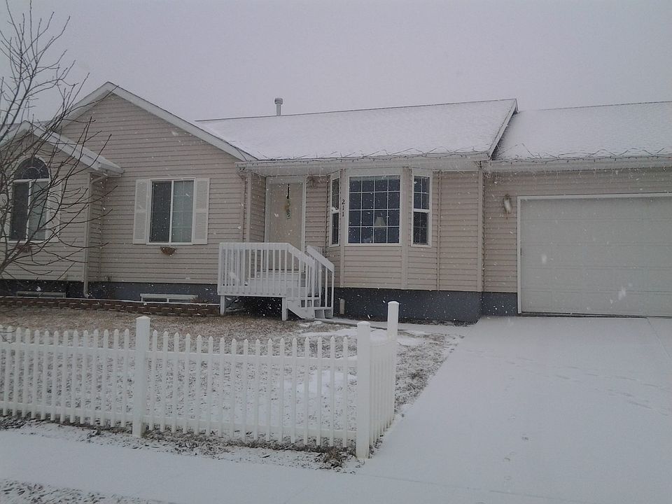 211 Woodridge Ln