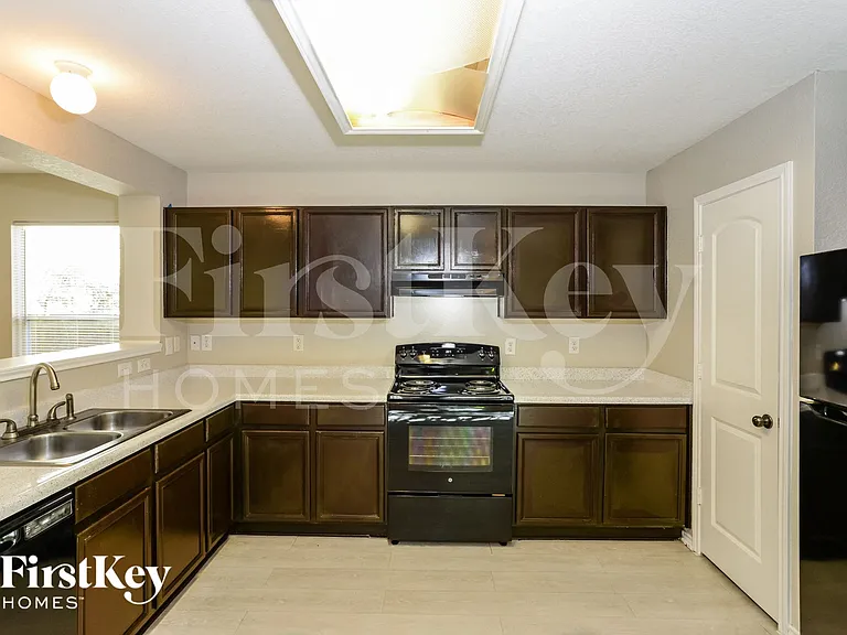 131 Hampton Bnd — Photo 6