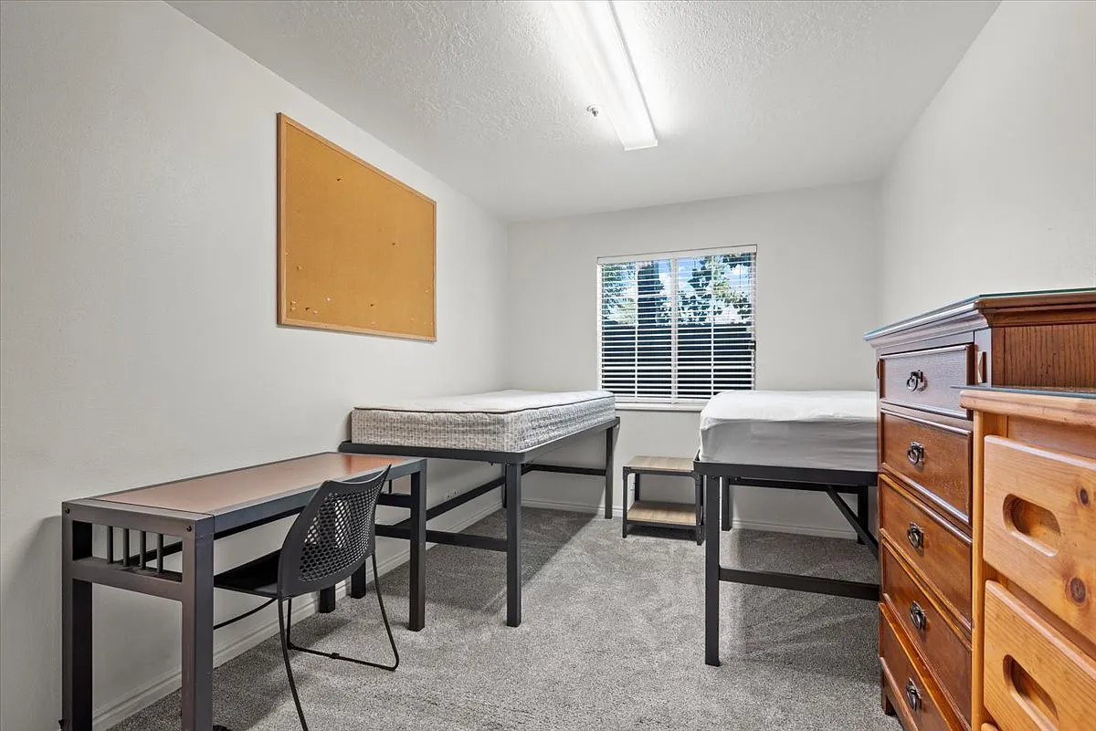 2 bed, 770 sqft, $439 — Photo 3