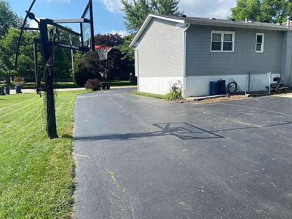 3rd image of 5410 Schatz Ln