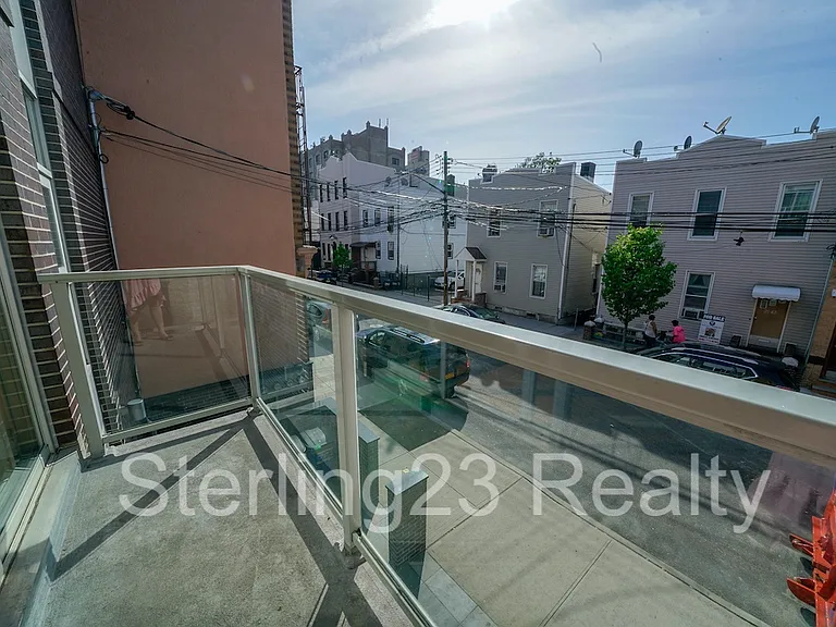 2541 22nd St #2 — Photo 10